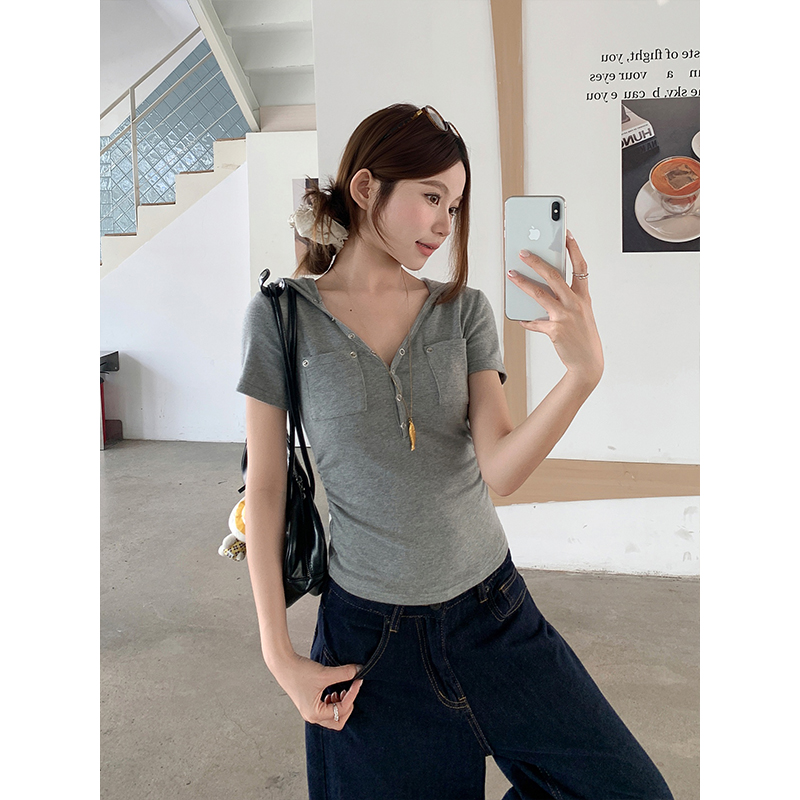 純欲風連帽v領短袖正肩t恤女2026夏季新款褶皺收腰顯瘦百搭短上衣