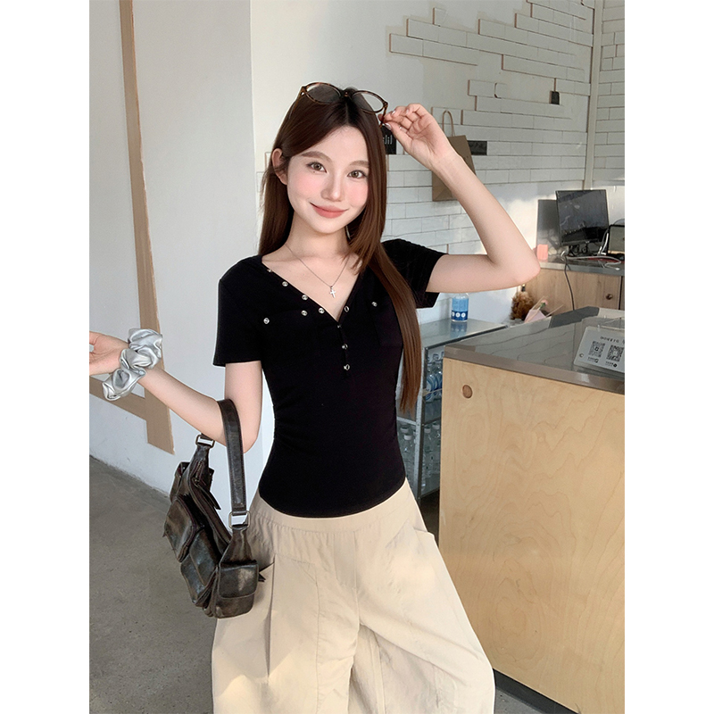 純欲風連帽v領短袖正肩t恤女2026夏季新款褶皺收腰顯瘦百搭短上衣