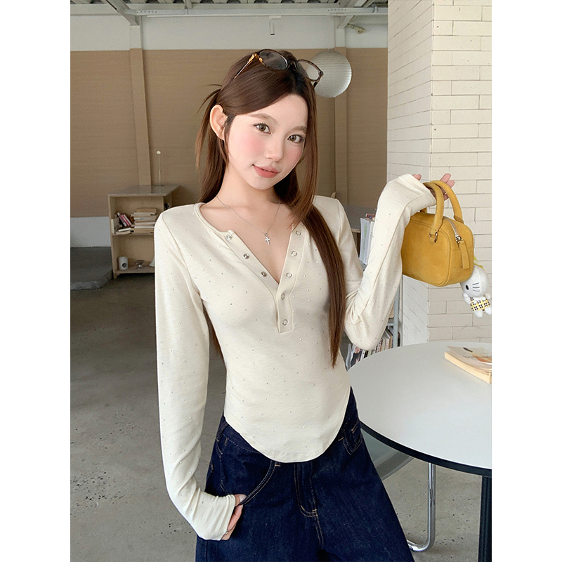 純欲風燙鉆v領長袖t恤女2026早春季新款辣妹修身顯瘦短款外穿上衣