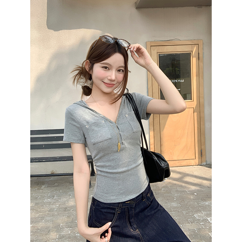 純欲風連帽v領短袖正肩t恤女2026夏季新款褶皺收腰顯瘦百搭短上衣