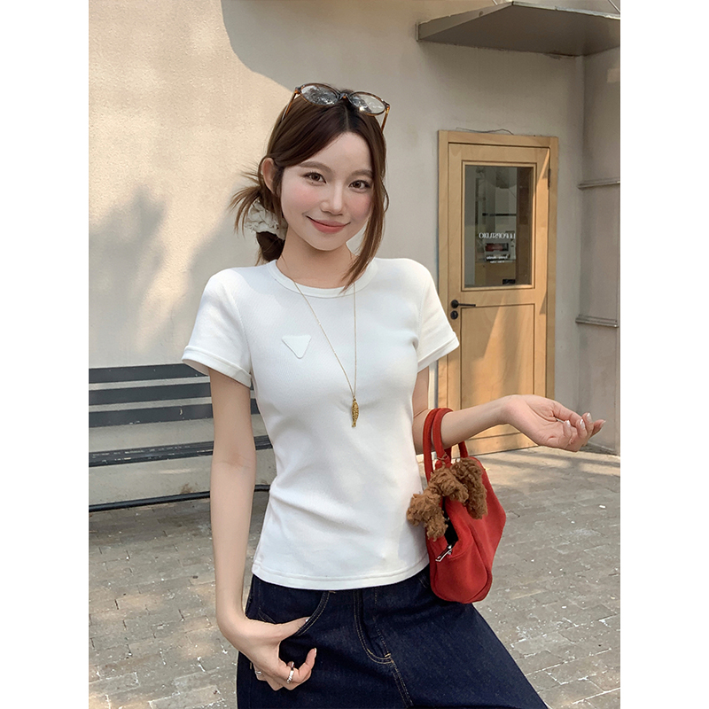 韓系圓領短袖t恤女2026夏季新款三角標修身顯瘦百搭通勤打底上衣