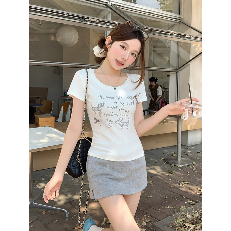 小狗印花蝴蝶結修身短袖t恤女2026夏新款純欲風辣妹正肩顯瘦上衣
