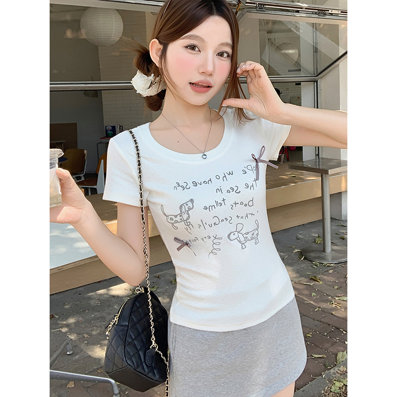 小狗印花蝴蝶結修身短袖t恤女2026夏新款純欲風辣妹正肩顯瘦上衣