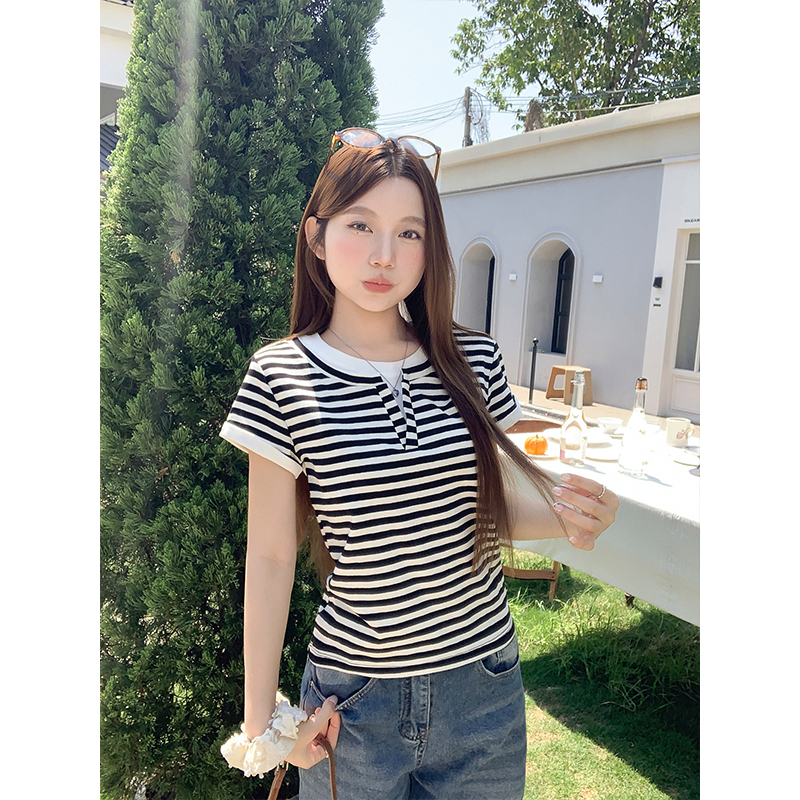 經典撞色拼接假兩件短袖t恤女2026夏季新款v領設計感顯瘦百搭上衣