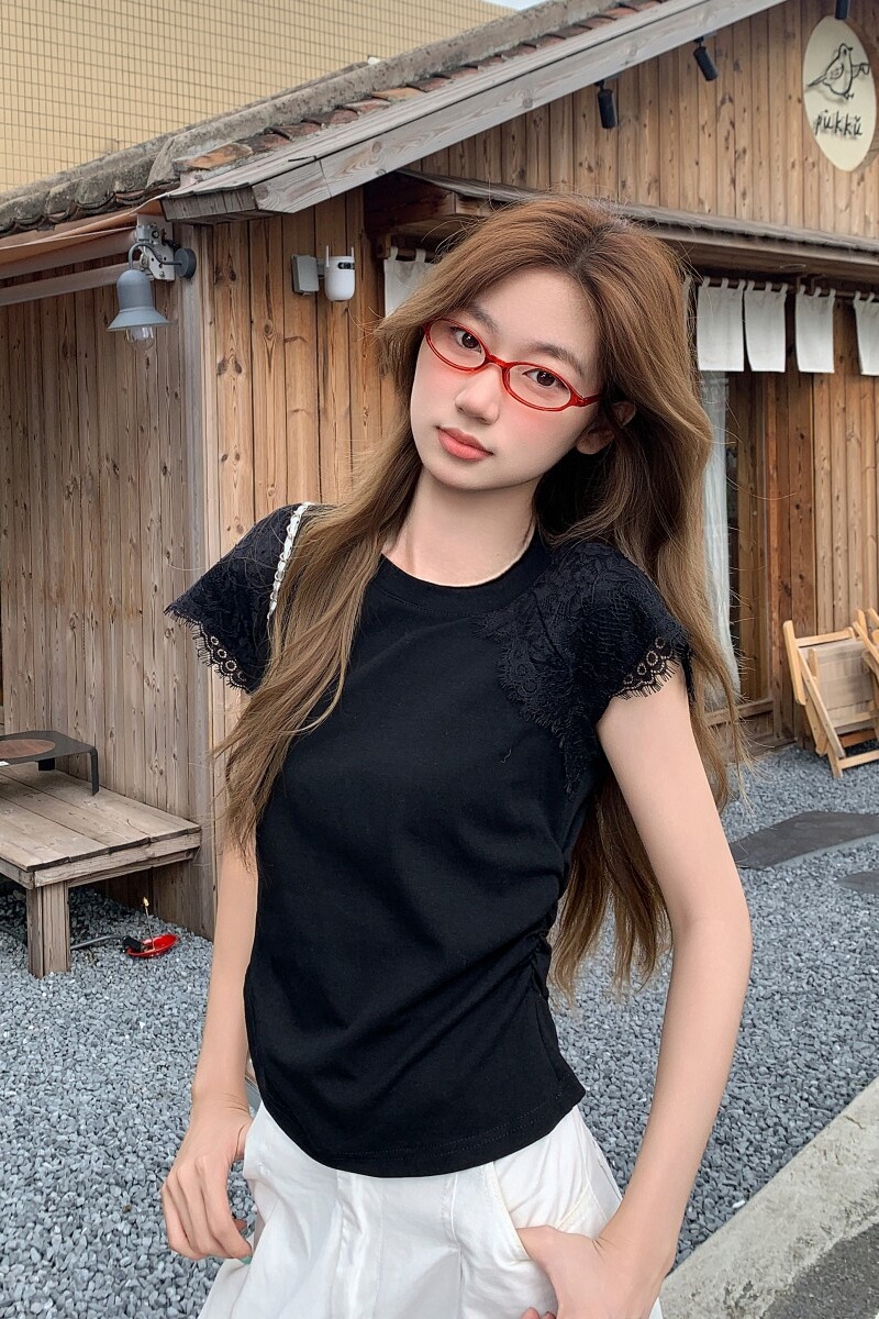 黑色性感蕾絲花邊小飛袖t恤女2026夏季新款收腰顯瘦短款正肩上衣