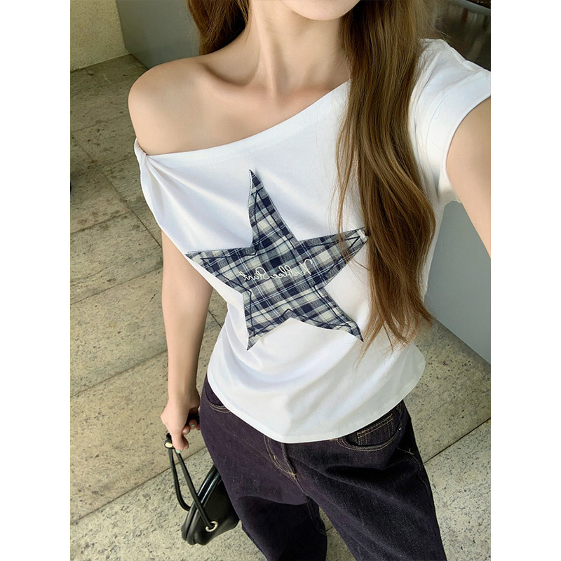 美式辣妹露肩短袖T恤女2026新款修身百搭不規則斜肩短款別致上衣