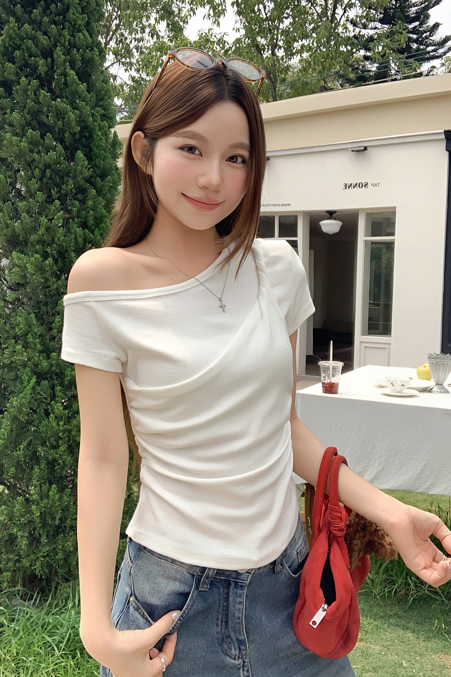 不規則露肩斜領短袖t恤女夏季新款修身顯瘦側邊褶皺收腰短款上衣