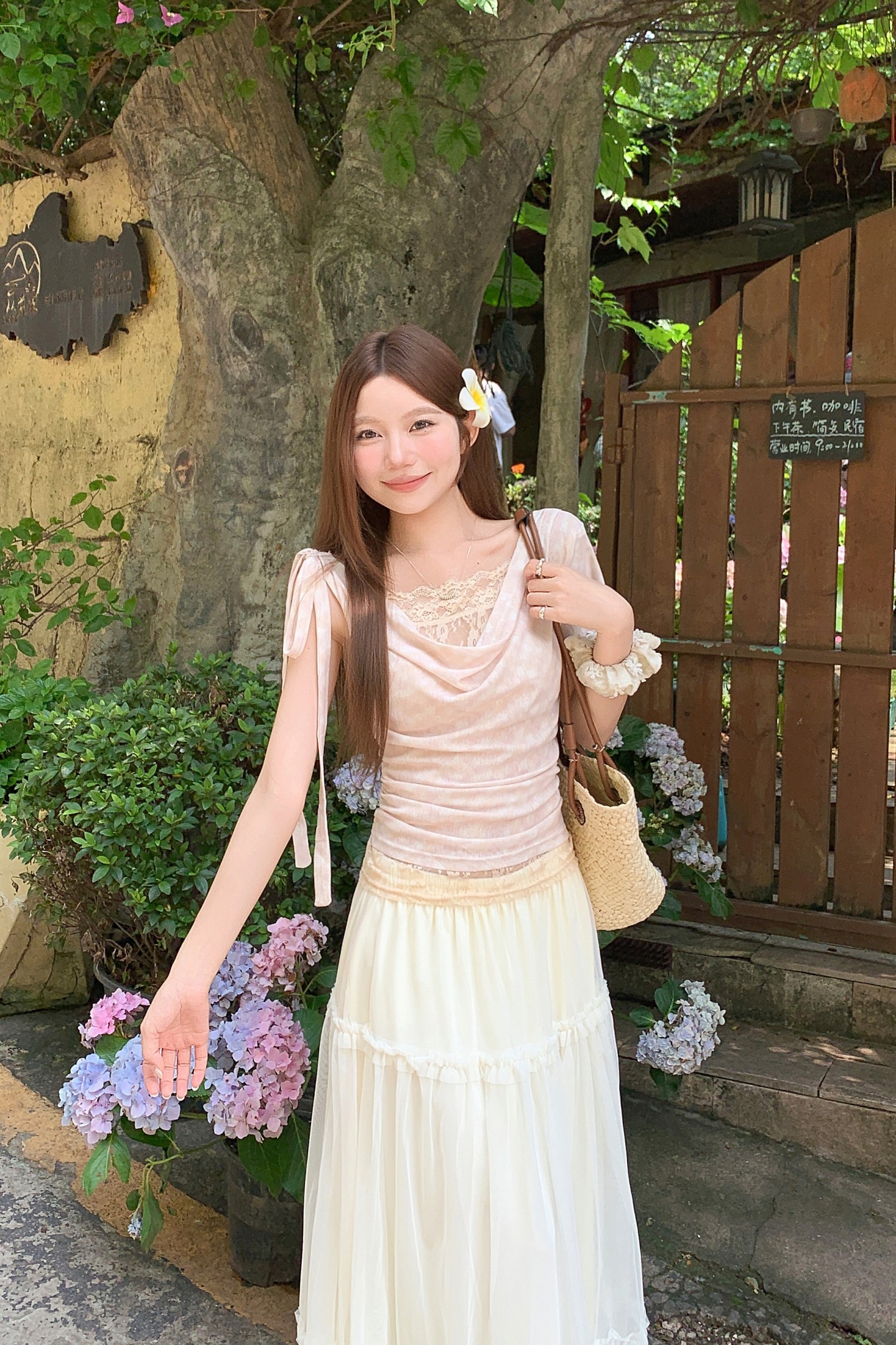 韓系純欲蕩領蕾絲拼接t恤女夏季新款修身顯瘦不規則短袖百搭上衣
