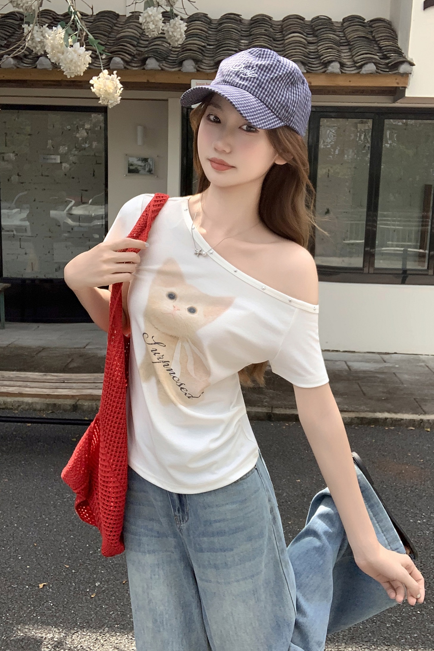 韓系簡約卡通印花斜肩t恤女短袖夏季2026新款修身顯瘦露肩小上衣