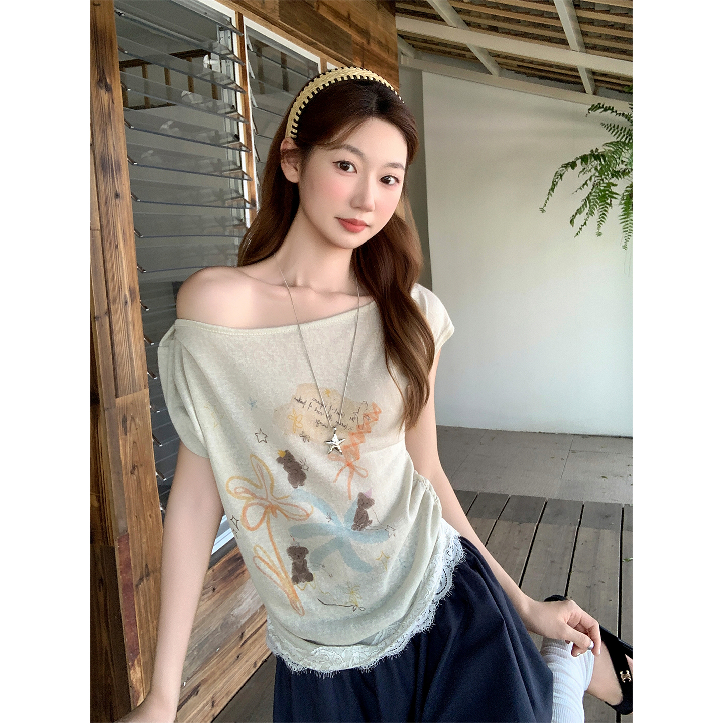 韓系辣妹風露肩短袖t恤女夏季新款復古手繪涂鴉印花斜領百搭上衣