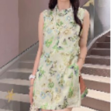 批发绿色<b class='q'>旗袍</b>新中式<b class='q'>真丝</b>无袖上衣女装夏季新款国风改良中长桑蚕丝衬衫