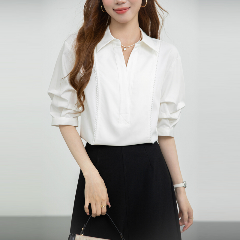 화이트 반팔 V넥 여성 셔츠 2026 여름 새로운 작은 키 착용 잡아라. 의류 경력 출퇴근 긍정적 인 로드 중 셔츠