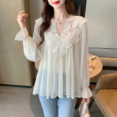 批发2026夏季新款<b class='q'>实拍</b>法式轻柔雪纺v领蕾丝拼接刺绣花边上衣女+带内搭