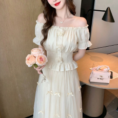 批发2026夏季新款实拍法式甜美风一字肩<b class='q'>短袖</b>蕾丝衫女收腰显瘦花朵上衣