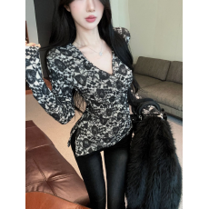 批发3250实拍实价纯欲V领设计感镂空钩花性感<b class='q'>蕾丝衫</b>内搭加绒打底衫潮