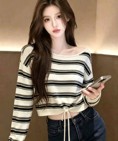 2026 가을 배색 스트라이프 긴팔 니트 스웨터 고유 한 Chic 불규칙 첨부 된 의류