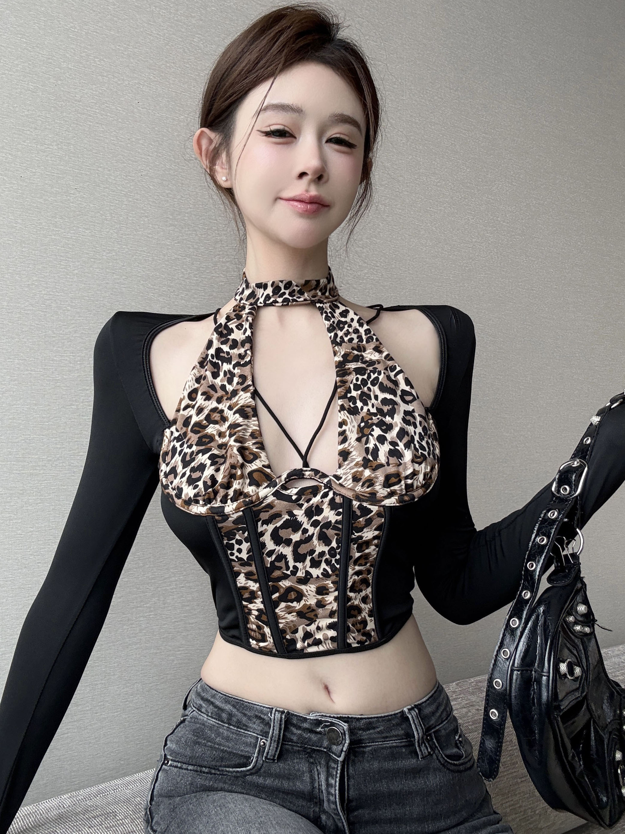 정가 실사 레오파드 무늬 홀로우 아웃 행침 목 생선뼈 쇼트 스타일 티셔츠 핫걸 긴팔 맨위 여성