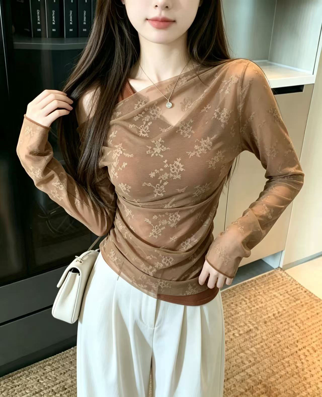 蕾丝拼接假两件斜肩T恤辣妹上衣女 服裝批發女裝批發服飾貨源