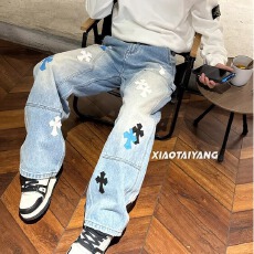 批发秋冬新款牛仔裤男浅蓝色十字架直筒宽松潮牌时尚休闲高街痞帅长裤