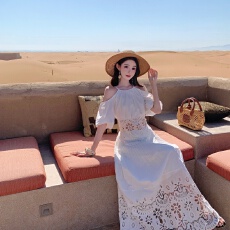 批发“繁花佳人”白色蕾丝镂空定位绣花 挂脖露肩吊带上衣连衣裙套装