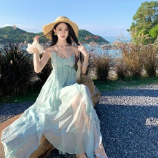 批发薄荷仲夏清凉<b class='q'>吊带</b>连衣裙女度假风气质长裙挂脖荷叶边薄荷绿<b class='q'>吊带</b>裙