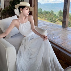 批发法式白色<b class='q'>吊带</b>露背海洋风露腰挂脖连衣裙海边度假气质仙女长裙