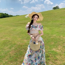 批发海边度假穿搭套装女夏季漂亮绝美碎花一字肩上衣半身长裙子两件套
