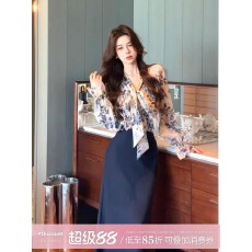 批发木子李的李2025秋冬长袖印花<b class='q'>雪纺</b><b class='q'>衫</b>上衣<b class='q'>西装</b>风衣外套半身裙套装女