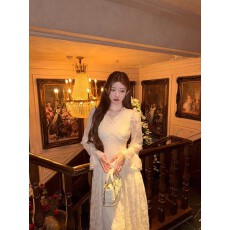 批发NMIOK 11/13 20:00新品限时95折~重工精致大裙摆V领蕾丝<b class='q'>连衣裙</b>女