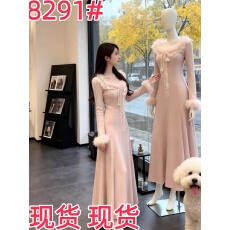 批发千金风毛绒领针织<b class='q'>连衣裙</b>女2025秋冬新款高级感名媛温柔慵懒风长裙
