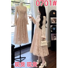 批发Blovelan迷迭花园 法式纯欲v领蕾丝<b class='q'>连衣裙</b>收腰千金风蓬蓬裙加绒