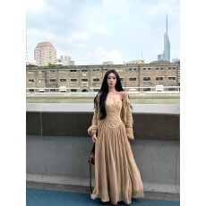 一颗甜桃yikett托斯卡纳的秋显瘦收腰吊带裙女中长款连衣裙
