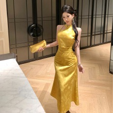 批发实拍 中式<b class='q'>复古</b>旗袍鎏金暖黄性感气质裙子修身显瘦长款礼服连衣裙