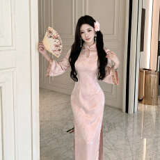 批发实拍 新款温柔气质甜美粉色钉珠订婚敬酒改良长袖旗袍连衣裙