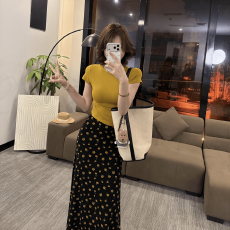 批发春夏新款清新感气质<b class='q'>套装</b>小黄花半身裙圆领短袖两件女