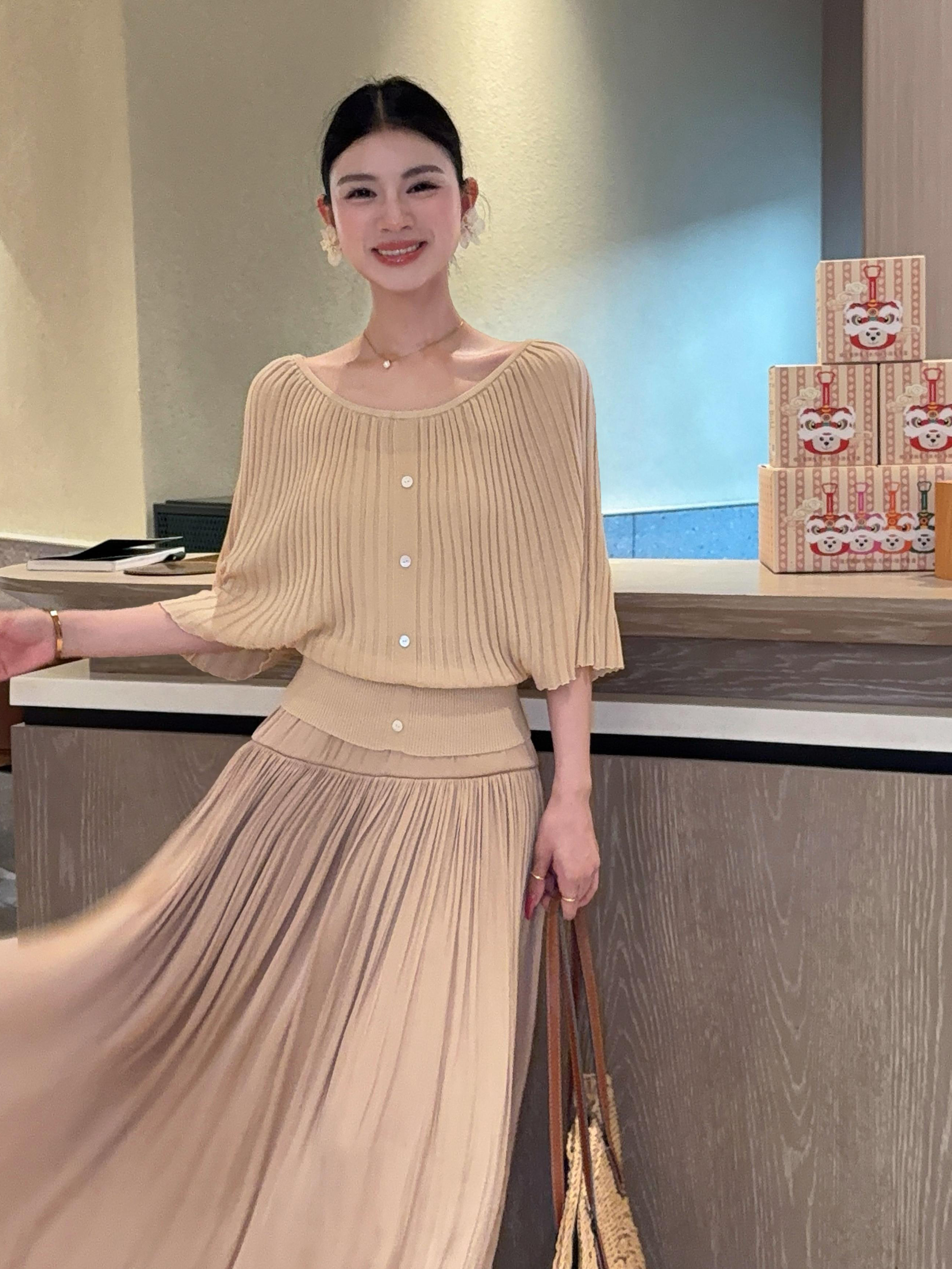 부드러운 분말 안개 여름 프랑스식 스타일 Pleat 여신 데이트 디자인 센스 슬림해 보이는 표지 고기 얇은 셔츠 주름 치마 세트