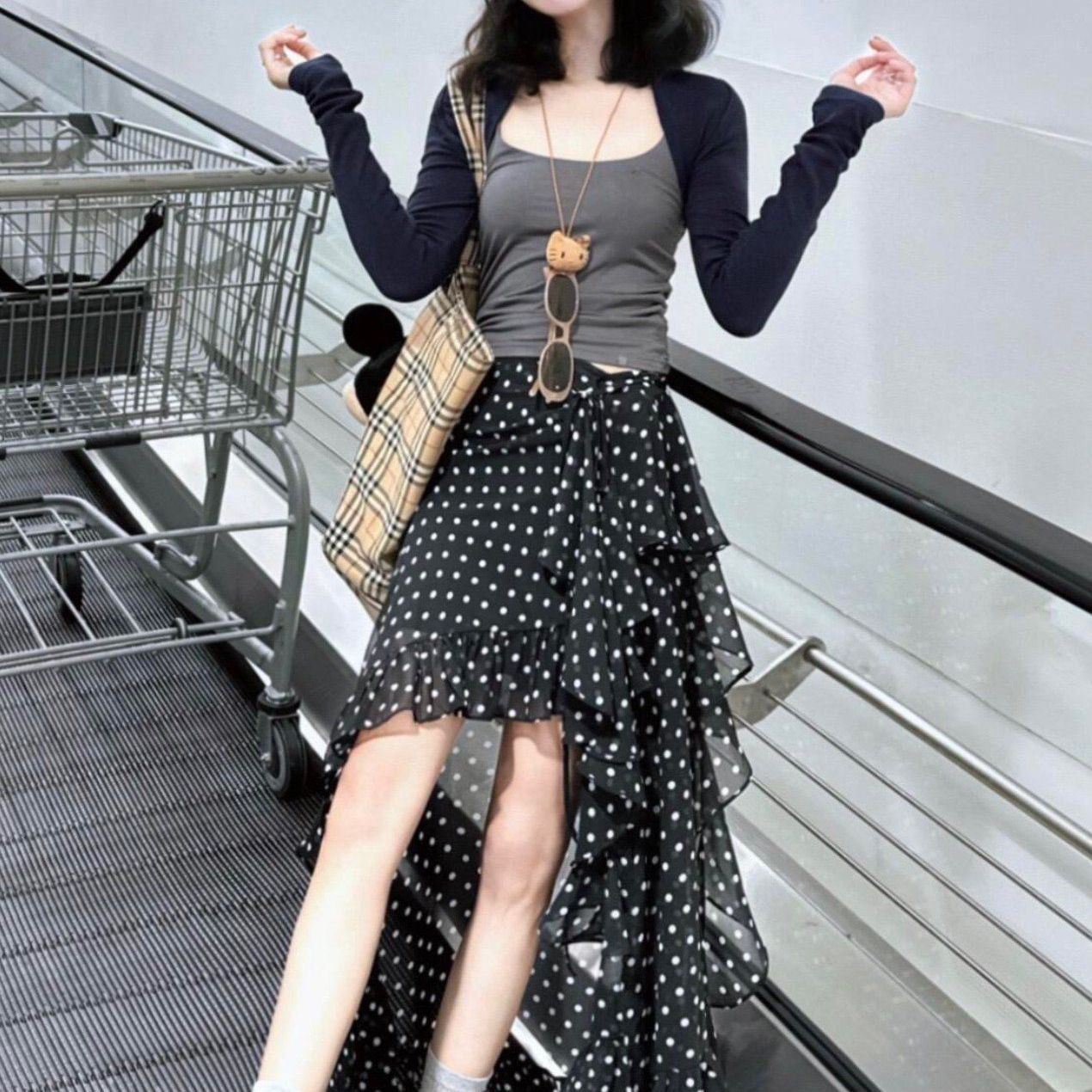 超火秋装巨好看的穿搭一整套防晒开衫吊带碎花半身裙三件套 服裝批發女裝批發服飾貨源