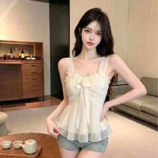 批发甜辣风立体小花褶皱<b class='q'>吊带</b>背心女装高腰收腰网纱蓬摆纯欲氛围感上衣