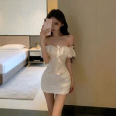 批发韩系穿搭温柔风超好看一字肩上衣小众独特绝美修身女士上衣26夏季