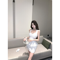 批发实拍条纹挂脖连衣裙女夏季新款抹胸收腰短裙包臀裙裙子