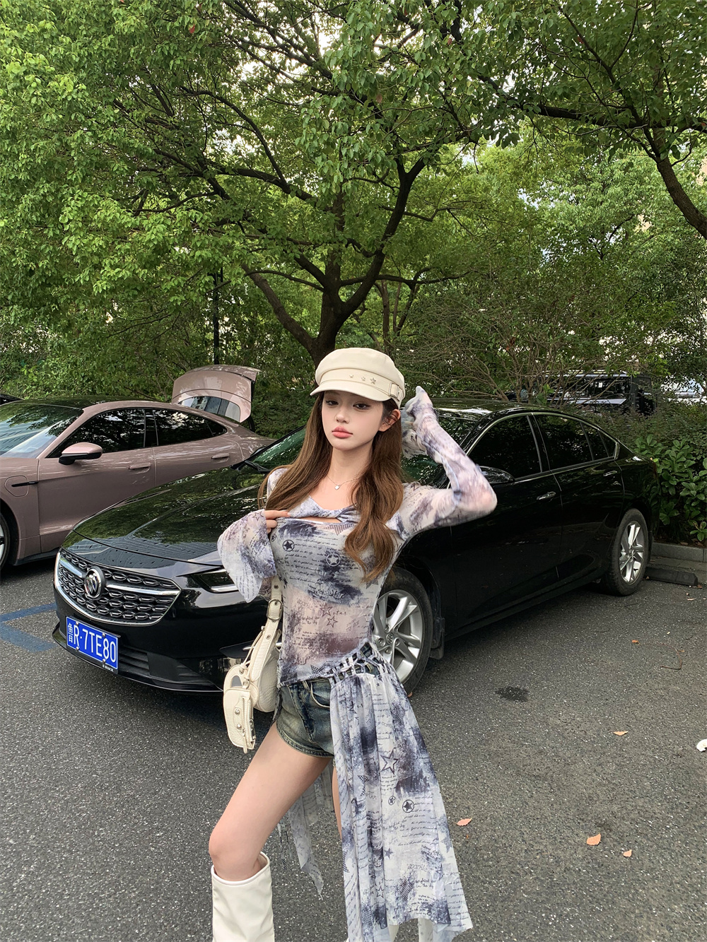 실사 헤일로 염색 망사 프린트 긴팔 티셔츠 핫걸 디자인 펌프 로프 홀로우 아웃 불규칙 나팔 긴팔 맨위