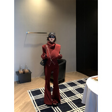 批发实拍<b class='q'>秋</b>冬新款设计感辣妹显瘦斜拉链高领卫衣+高腰微喇裤女套装潮