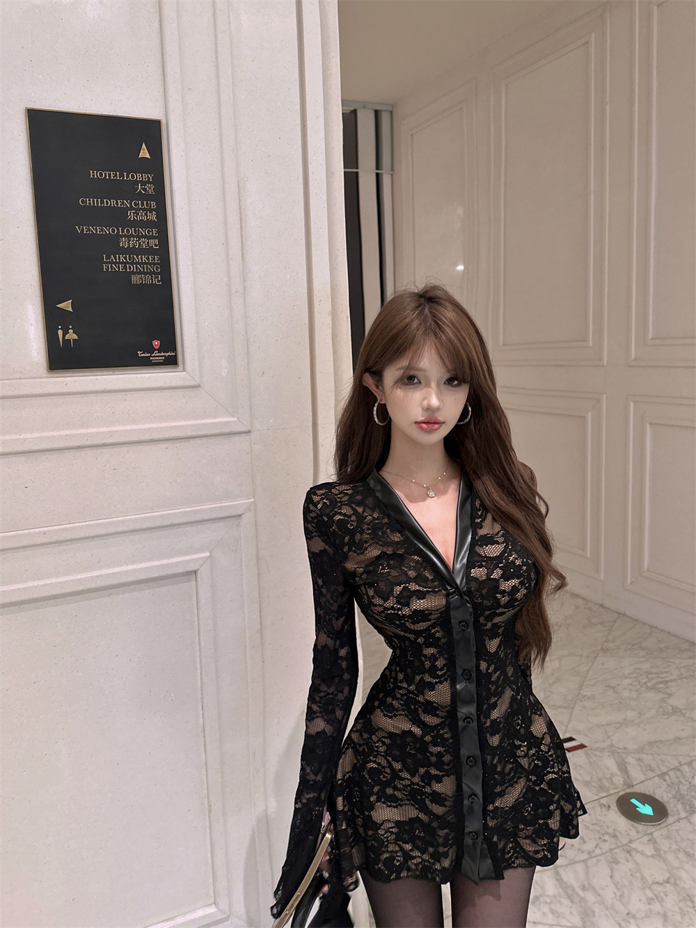 MY16944# 蕾丝拼接v领喇叭袖连衣裙女冬季纯欲风高级感修身收腰短裙子...