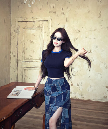 실사 몸매 가꾸기 슬림해 보이는 티셔츠 트임 프린트 디자인 센스 루즈핏 하이웨이스트 슬림해 보이는 품격 롱 스커트