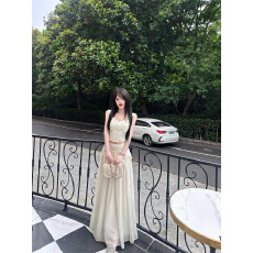 批发实拍蕾丝拼接纯欲无袖背心上衣女夏季套装<b class='q'>高腰</b><b class='q'>裙</b>半身<b class='q'>裙</b>两件套