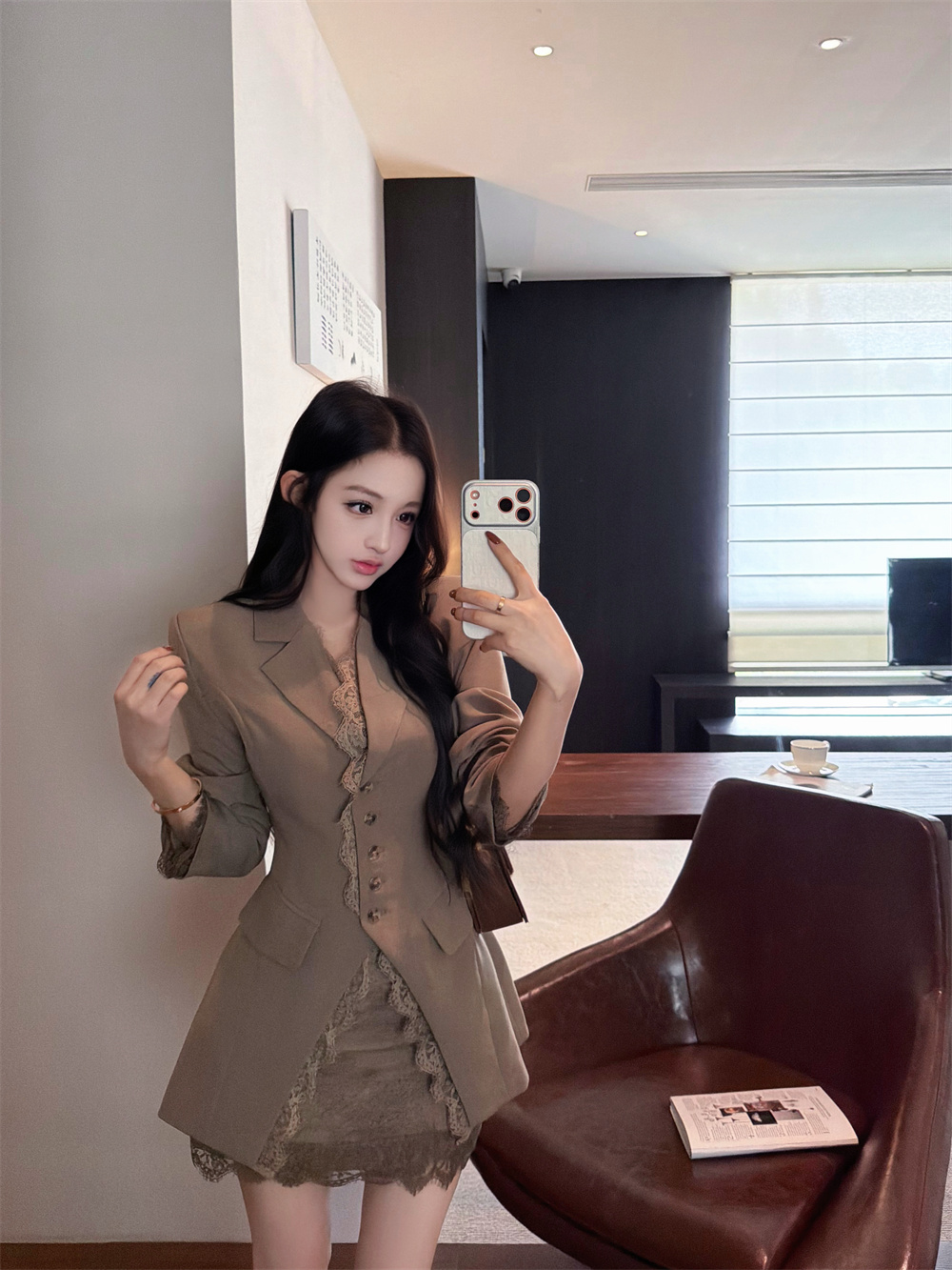 BY34086# 单排扣蕾丝拼接西装+蕾丝半身裙两件套套装 服裝批發女裝批發服飾貨源