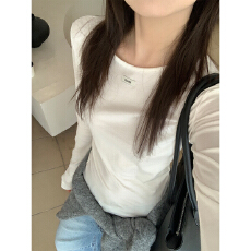 批发实拍2025新款圆领纯色长袖休闲上衣女秋冬小众贴标内搭打底衫<b class='q'>t</b><b class='q'>恤</b>