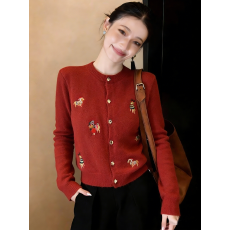 批发韩系复古秋<b class='q'>冬</b>新款卡通刺绣毛衣女红色圆领单排扣针织开衫外套上衣