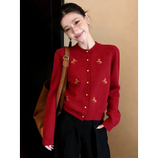 批发高级感小马刺绣圆领开衫女2025<b class='q'>冬</b>季新款时尚百搭氛围感毛衣