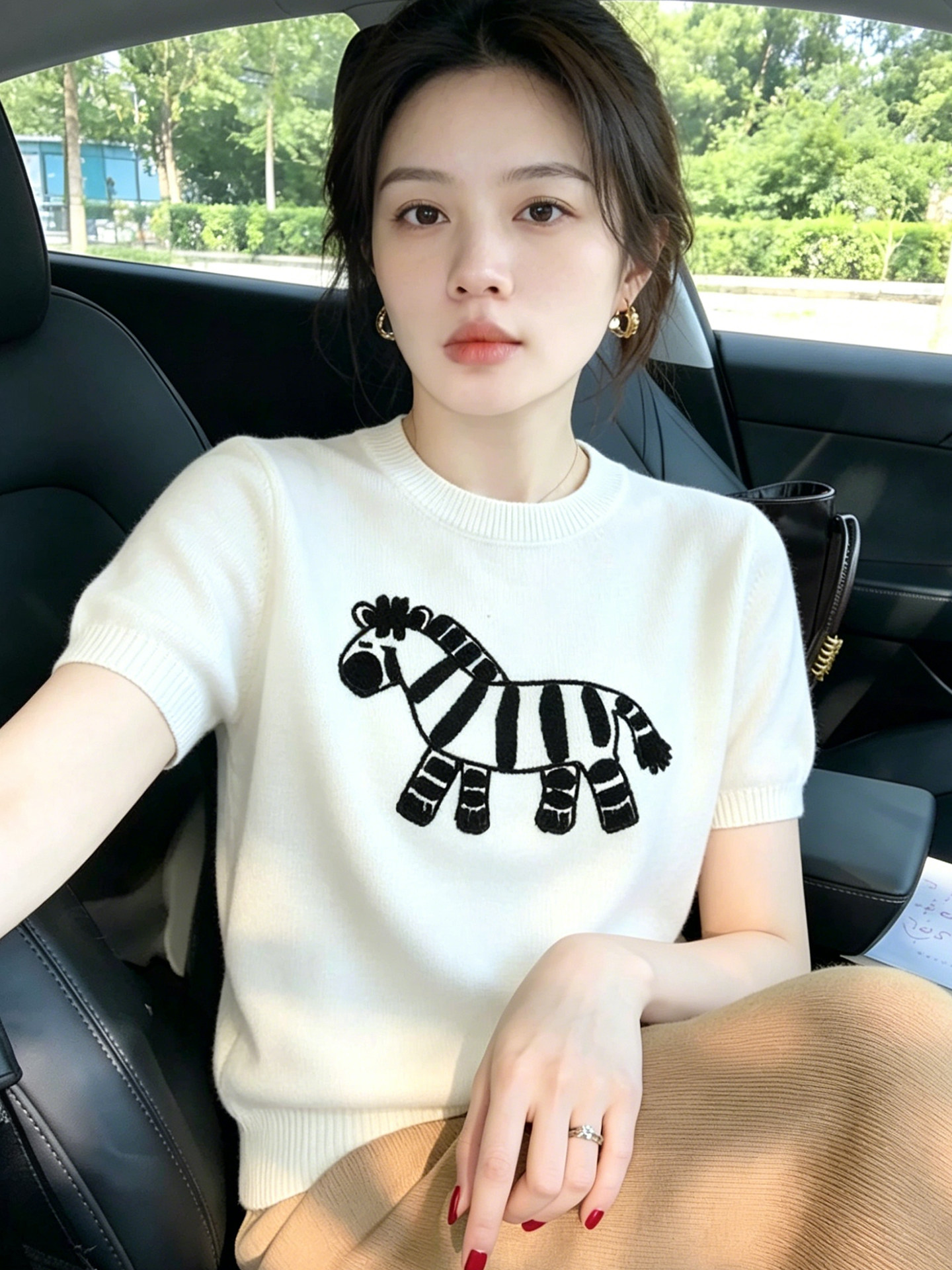 한국 스타일 작은 대중 미니멀리즘 만화 작은 말 자수 니트 스웨터 여성 여름 새로운 라운드 넥 캐주얼 다용도 반팔 맨위